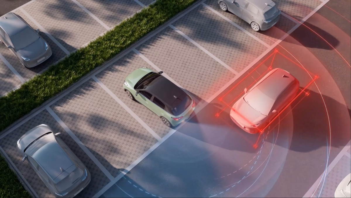 Geely E2 - Avertizare privind traficul transversal din spate
